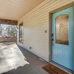 Charming Tannersville Home With Fire Pit And Deck!