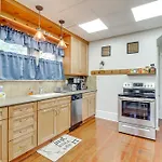 Charming Tannersville Home With Fire Pit And Deck!