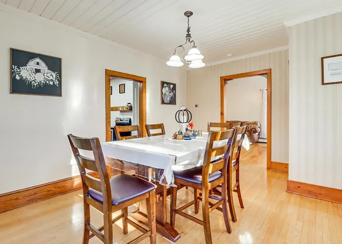 Charming Tannersville Home With Fire Pit And Deck!
