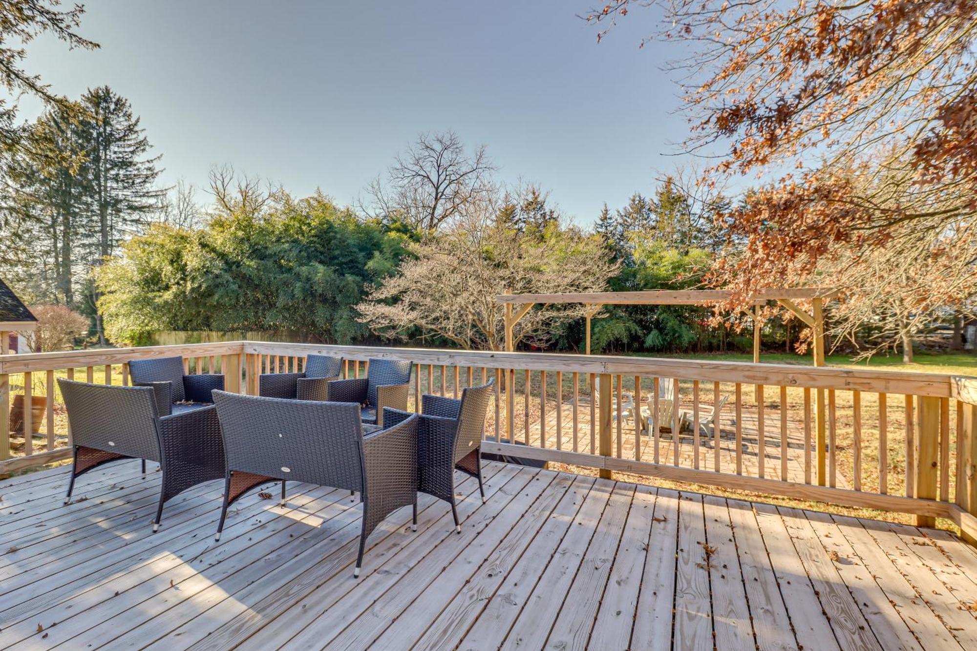 Holiday home Charming With Fire Pit And Deck! *