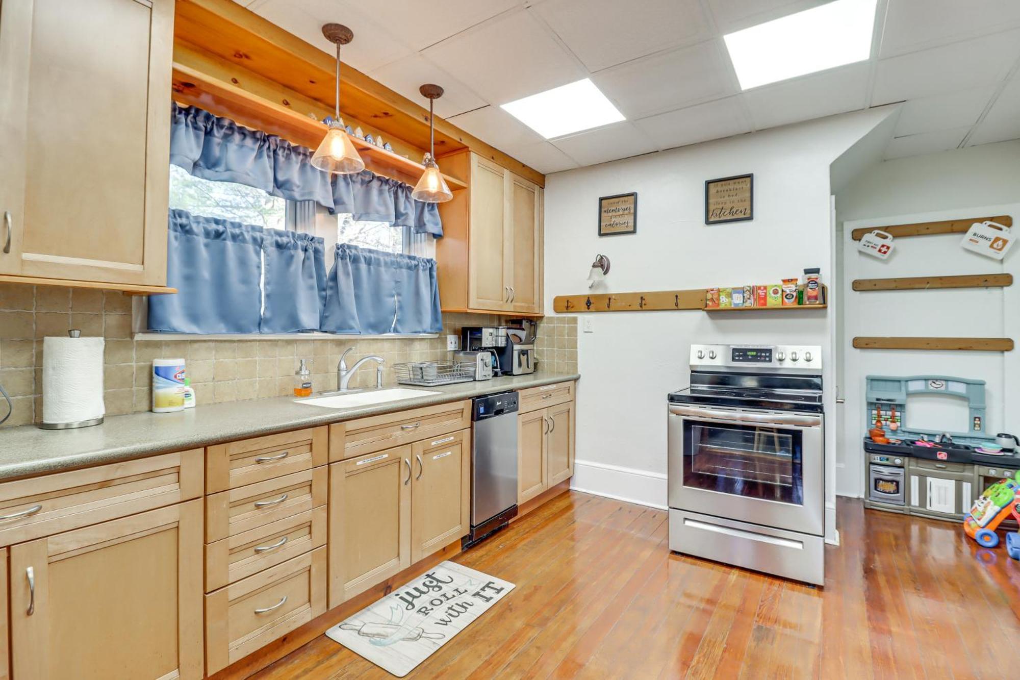 Holiday home Charming With Fire Pit And Deck! Tannersville