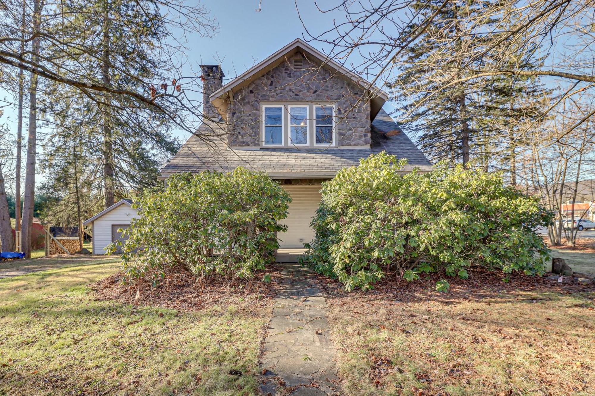 Holiday home Charming With Fire Pit And Deck! Tannersville