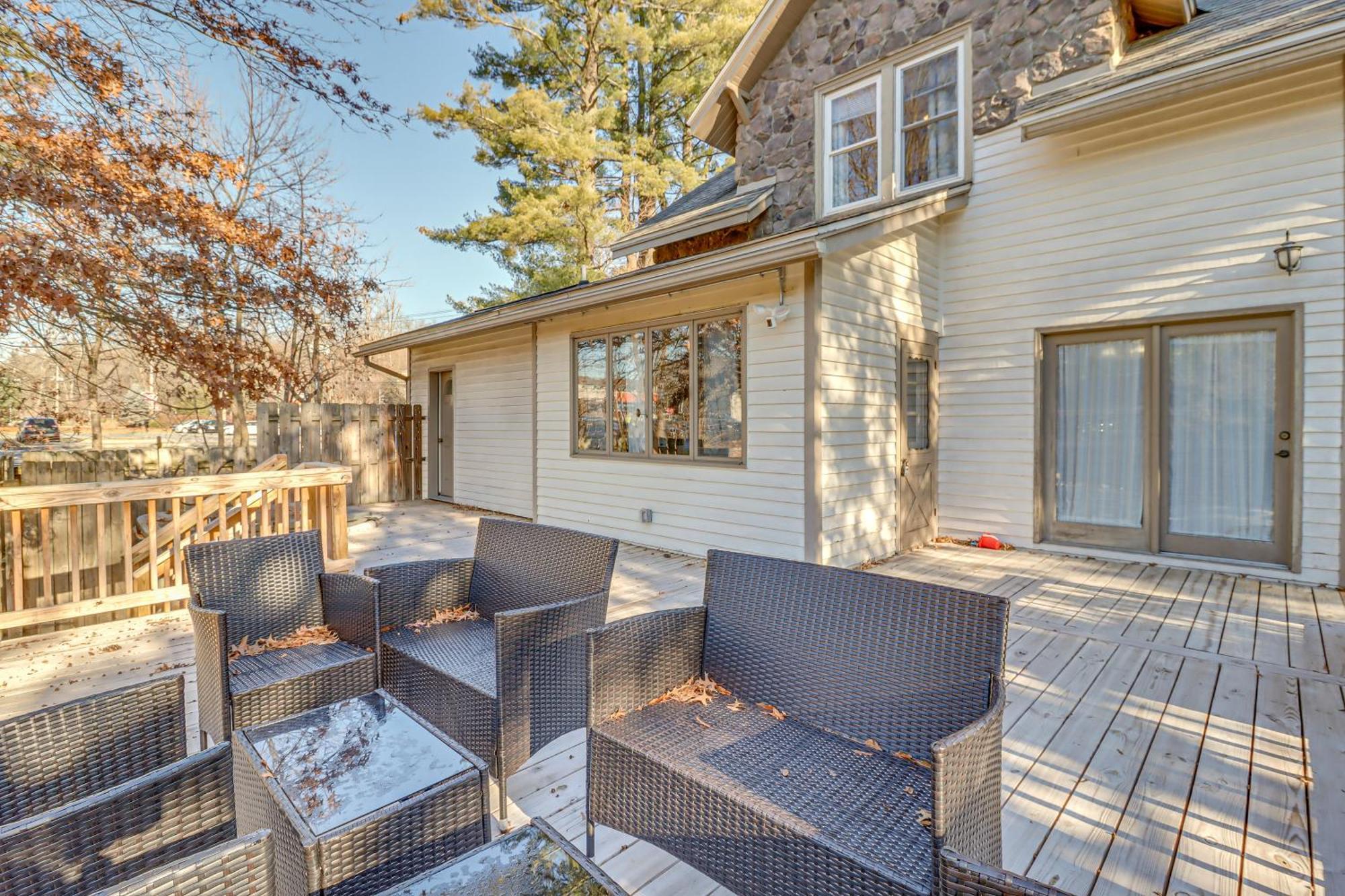 Charming With Fire Pit And Deck! Tannersville